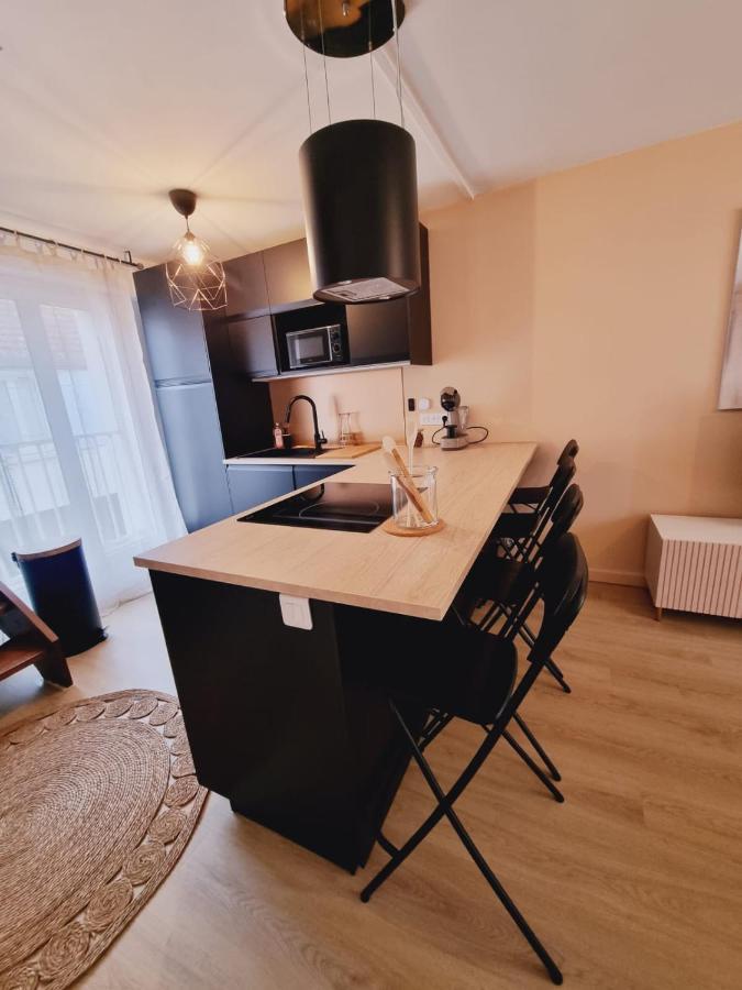 Duplex Neuf Centre Ville Avec Parking Neauphle-le-Château Εξωτερικό φωτογραφία